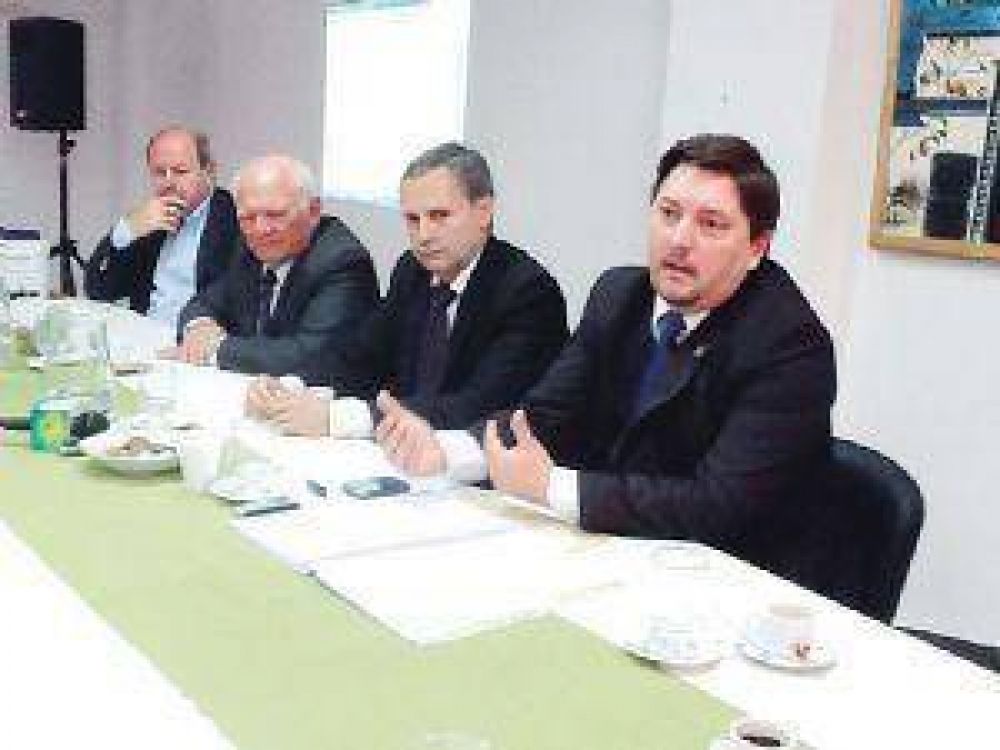 Santiago ratific su postura de fiscalizacin de la cuenca