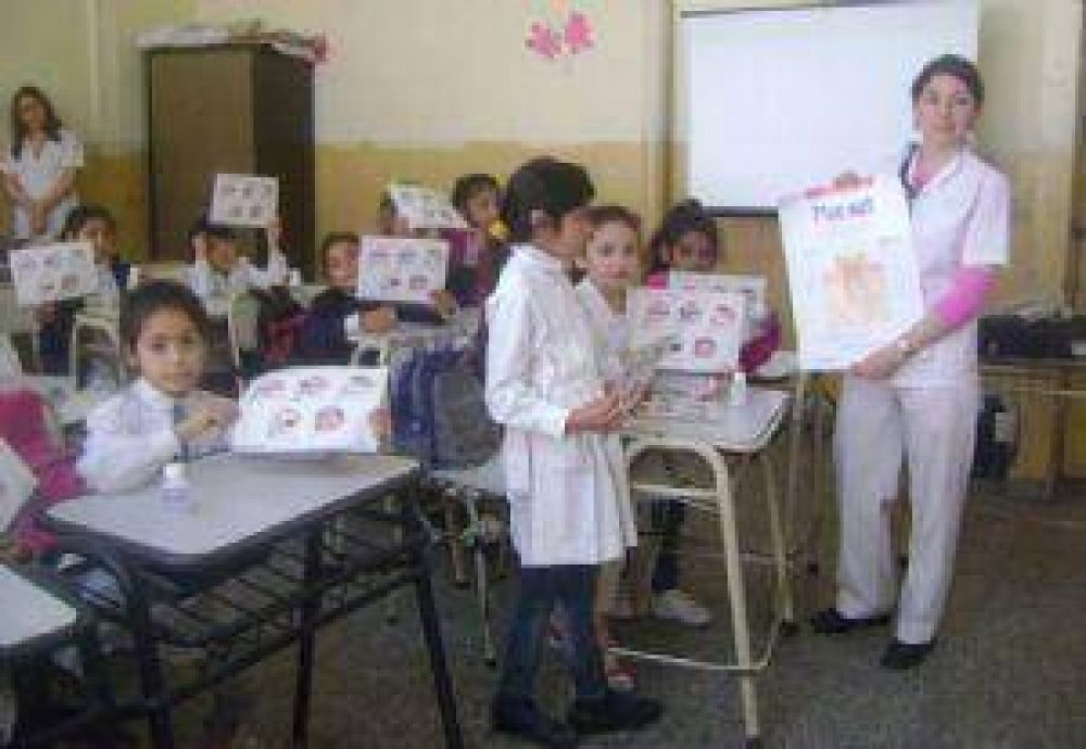 Capacitaron a ni�os sobre la salud bucal