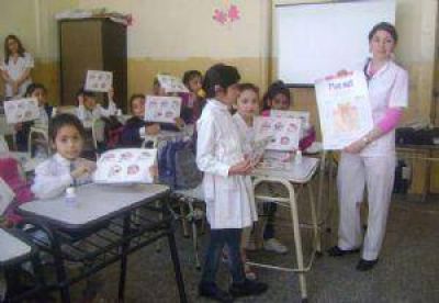Capacitaron a ni�os sobre la salud bucal