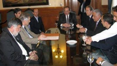Los ingenios y el Gobierno firmaron un acuerdo para exportar excedentes
