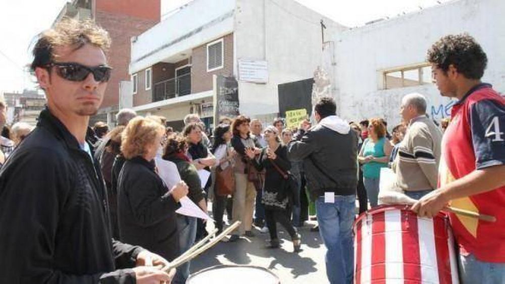 La instalaci�n de una planta transformadora enardeci� a los vecinos de Barrio Sur