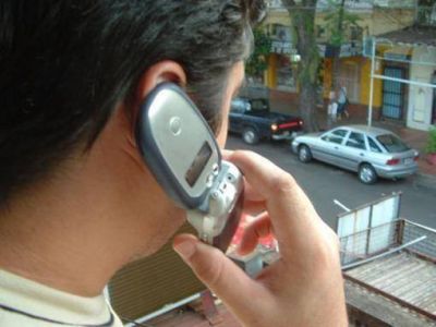 Amenazan con revertir concesiones de telef�nicas por el mal servicio