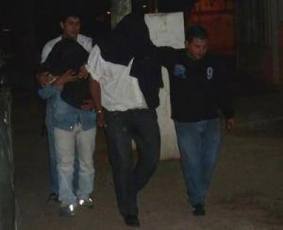 Detuvieron a dos hombres que intentaron robar el cajero de la terminal de �mnibus