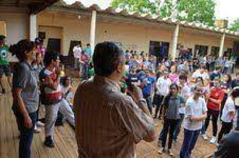 Passalacqua visit� escuelas de la localidad de Andresito
