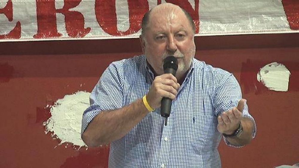 Busti: �No se puede estar todos los d�as cambiando de discurso"