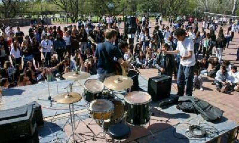 Los ni�os y adolescentes festejaron el D�a del Estudiante en las escuelas