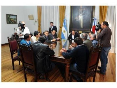 Se concret� el pase de los intendentes del FEF al urribarrismo