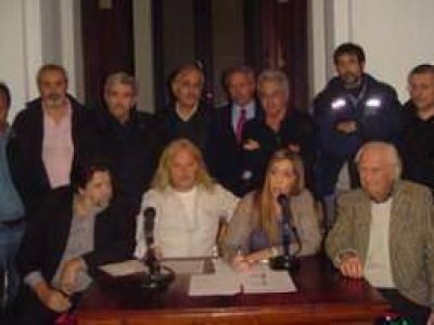 Legisladores opositores repudiaron las amenazas al "Pollo" Sobrero