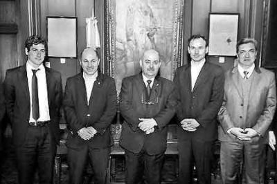 Tauber se reuni� con los intendentes de la regi�n