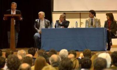 �Lo interesante de este programa es que nace y se ejecuta entre todos los entrerrianos, entre el Estado y la comunidad�, dijo Urribarri