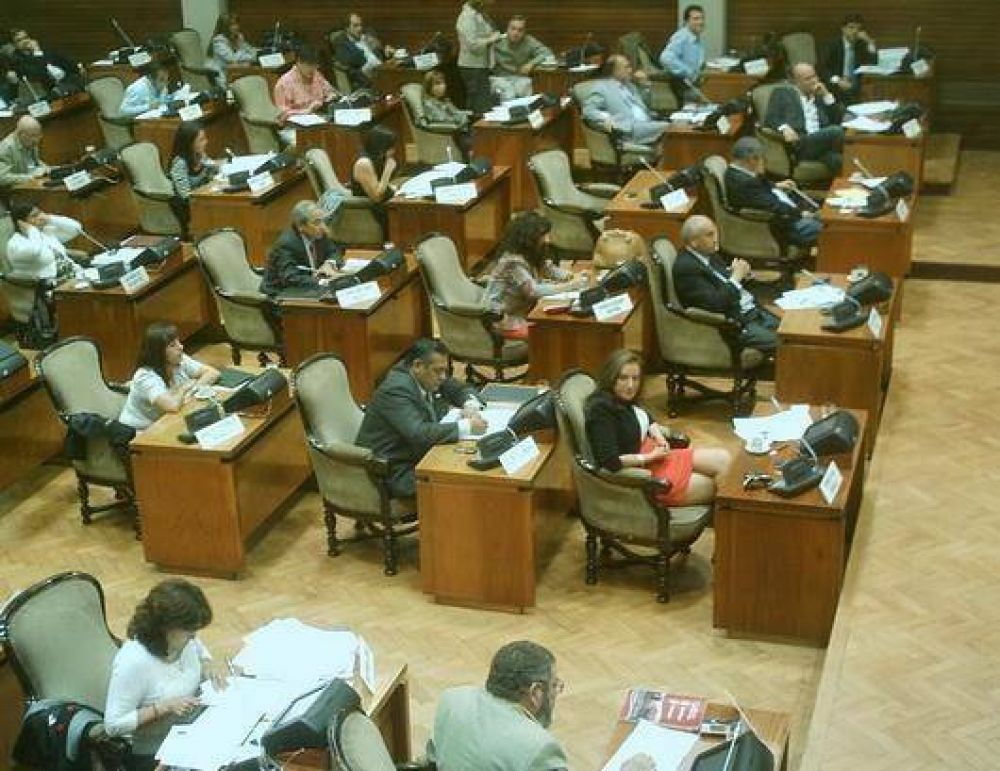  Ambiente electoral, palabras cruzadas y asunci�n de Noceti en la sesion� legislativa