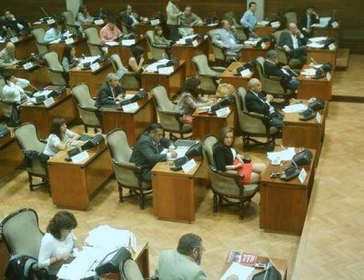  Ambiente electoral, palabras cruzadas y asunci�n de Noceti en la sesion� legislativa