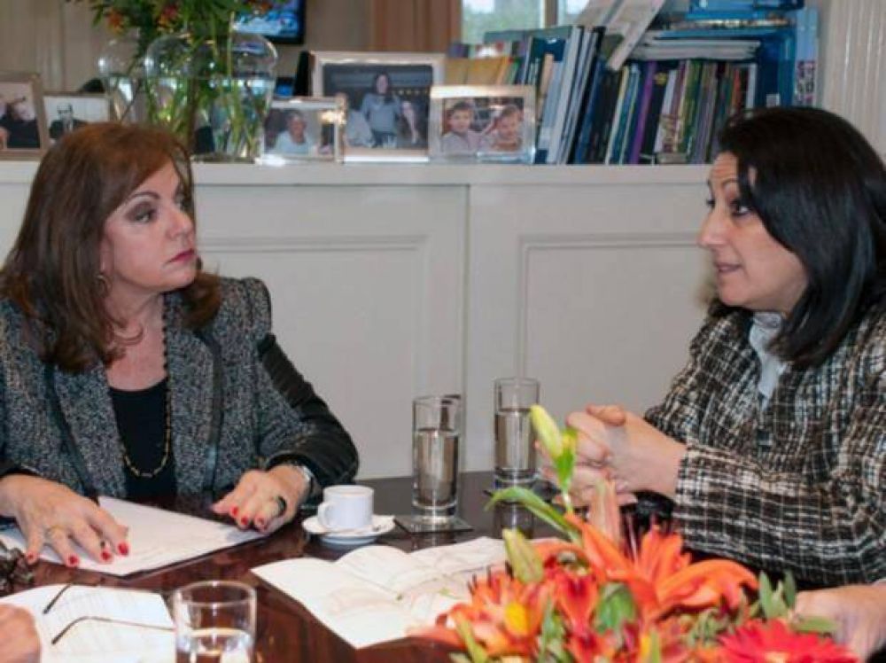 M�nica Fein se reuni� con la ministra Nilda Garr� y le pidi� m�s gendarmes para Rosario