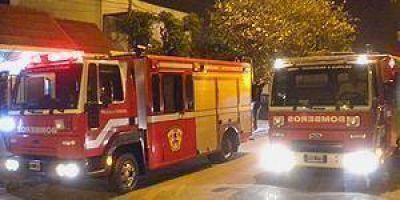  Incendio en una vivienda del Barrio Fontana con da�os materiales