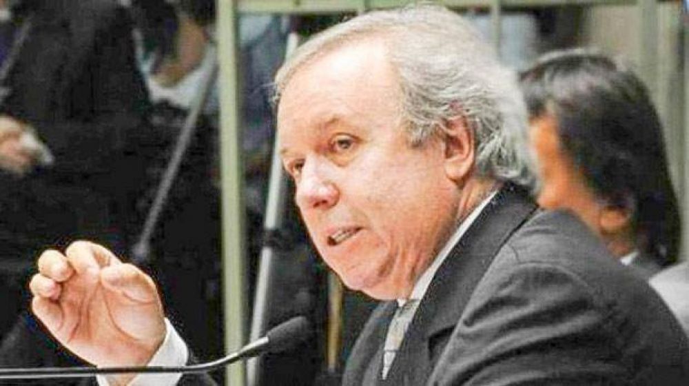 Peralta sugiri� renuncias a quienes no comulguen con �l