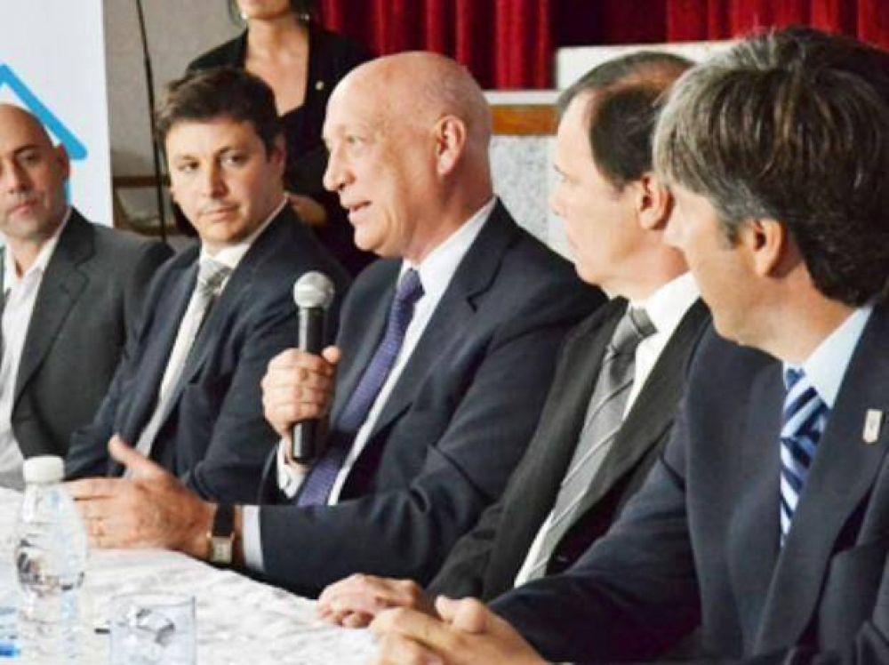 Dictan capacitaci�n en tres localidades para planes urbanos