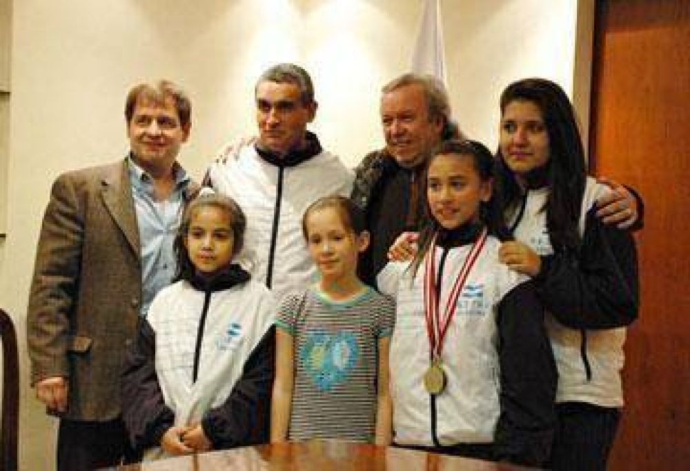 Gobernador recibi� a karatekas