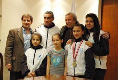 Gobernador recibi� a karatekas
