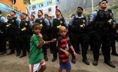 Tras d�cadas de ausencia, la Polic�a brasile�a se instal� en la Rocinha