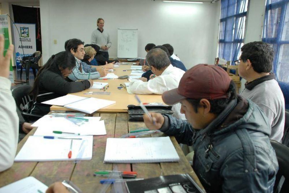 Pte. Per�n - Capacitan en oficios a vecinos