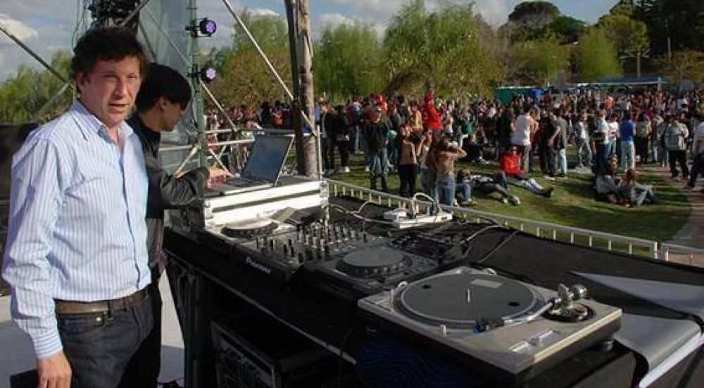 San Isidro celebr� la primavera con una fiesta de m�sica electr�nica