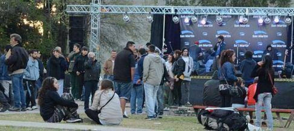 Los j�venes vivieron un �Festival de la Primavera� en General San Mart�n