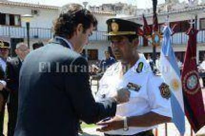 Urtubey condecor� y ascendi� al polic�a que evit� una tragedia en Colonia Santa Rosa