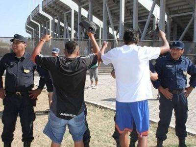 Siguen las detenciones y habr� derecho de admisi�n