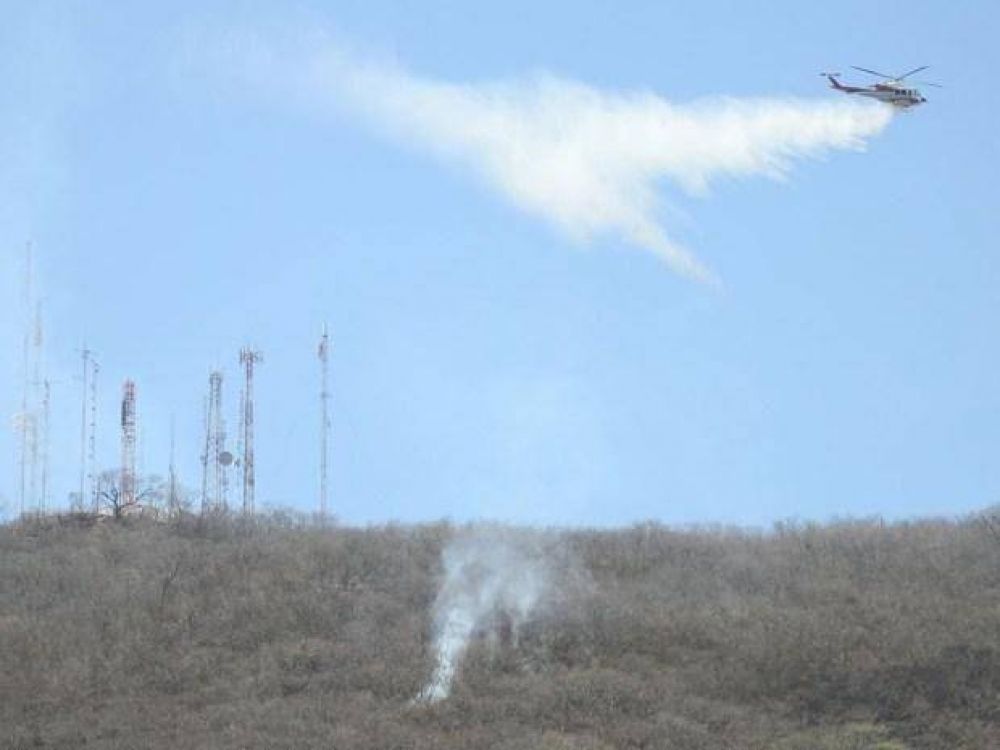 El fuego en los cerros sigue y advierten consecuencias