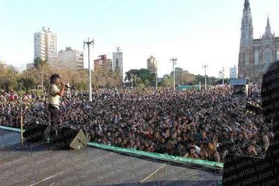 Babas�nicos convirti� Plaza Moreno en una pista pop: bailaron 40 mil personas