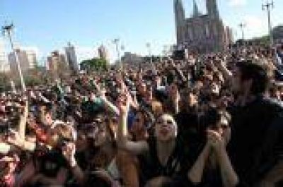 Miles de platenses se volcaron a los espacios p�blicos de la Ciudad para festejar la llegada de la Primavera
