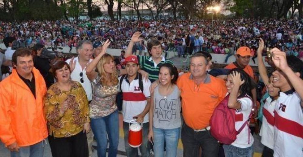 Miles de j�venes festejaron su D�a en Parque 2 de Febrero durante la Estudiantina