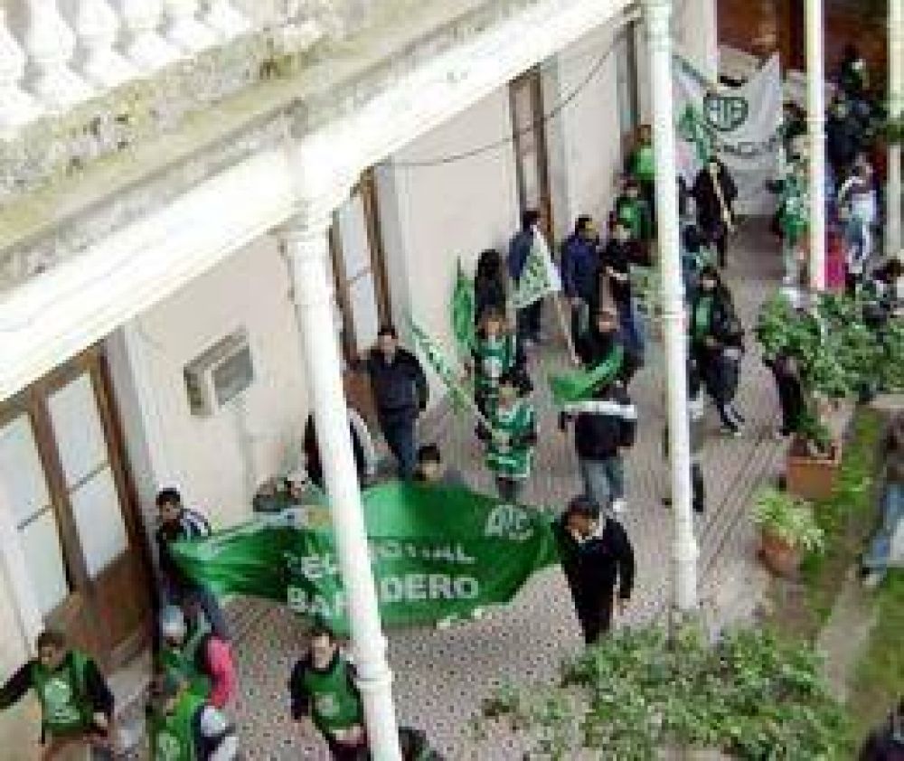 ATE amenaza con una manifestaci�n el 25