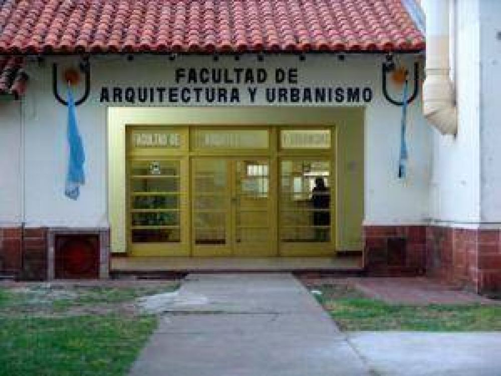 Estudiantes de Arquitectura repudian represi�n