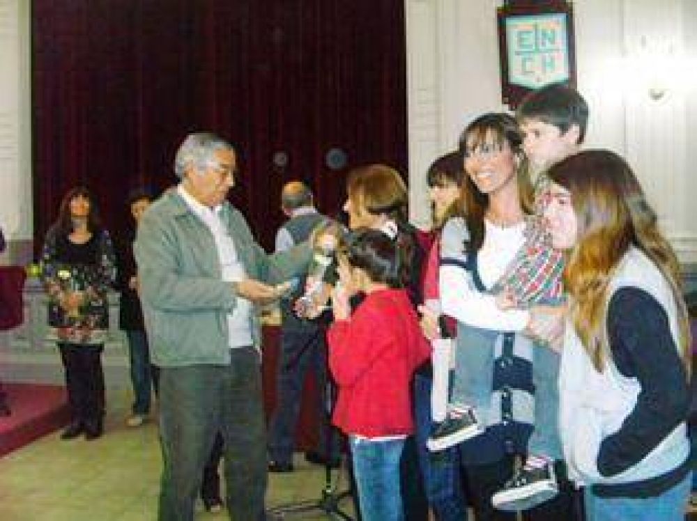 Homenaje a docentes, administrativos y auxiliares jubilados