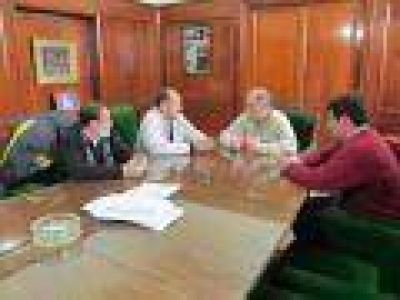 El intendente, Pablo Zurro, recibi� ayer en su despacho al director Provincial de Hidr�ulica
