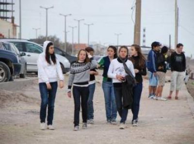Los j�venes aportan el colorido de la primavera en Claromec�
