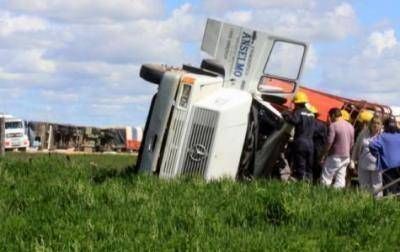 UN HERIDO DE CONSIDERACI�N AL CHOCAR CAMIONES EN LA RUTA 3