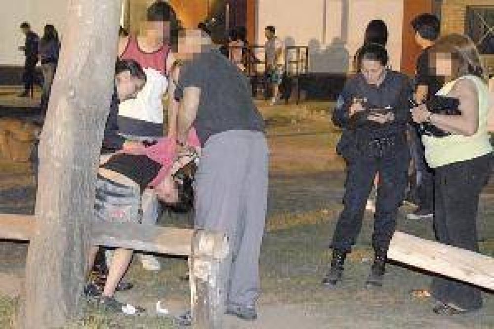 Dos chicas en coma alcoh�lico y una polic�a agredida por menores