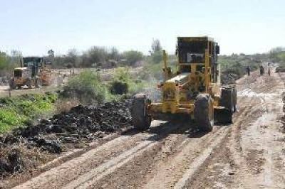 La comuna capitalina contin�a la limpieza del desag�e pluvial sur