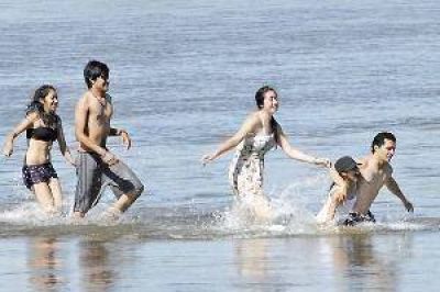 El parque Aguirre se pobl� de j�venes en un d�a a pleno sol