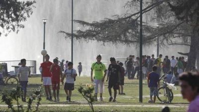  En un clima festivo y sin incidentes, estudiantes tucumanos recibieron a la primavera