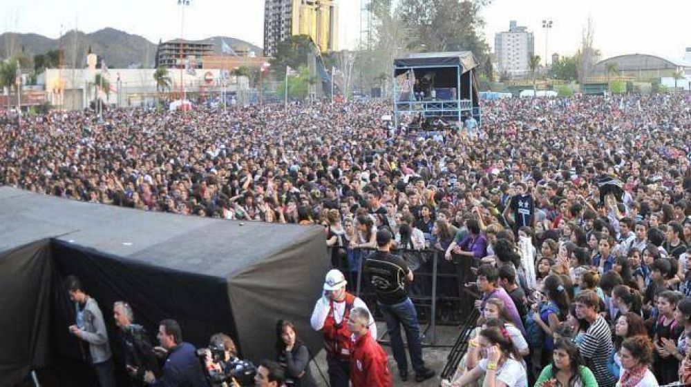 Algarab�a, sol y multitud en Carlos Paz