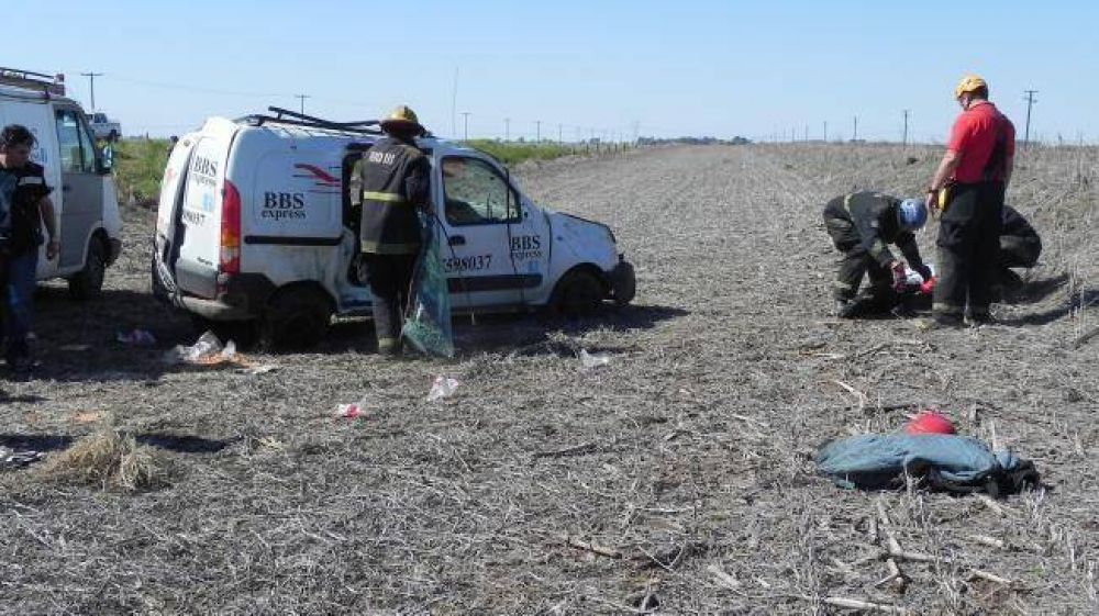 Dos lesionados por vuelco entre Corralito y Despe�aderos