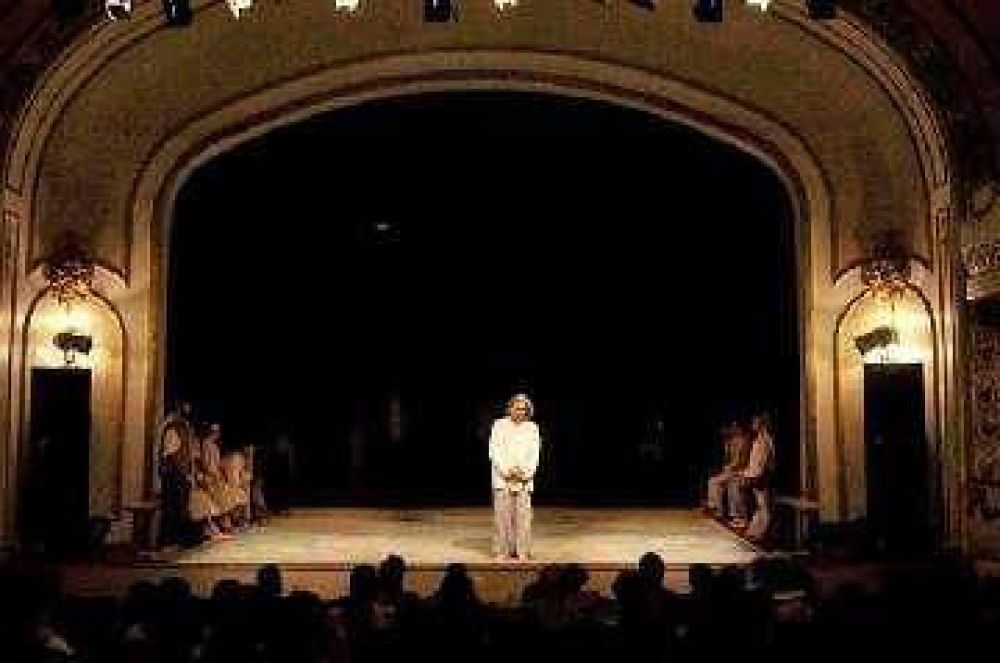 Karamazov: el genial C�sar Brie despleg� todo su talento en el Teatro Espa�ol. 