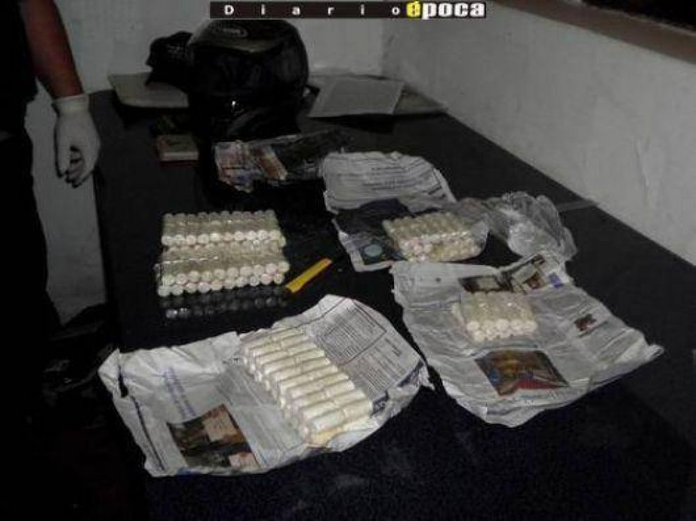 Detuvieron a cuatro narcos con m�s de 300 �tizas� de coca�na