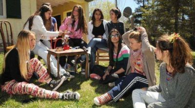 Los estudiantes festejan en la monta�a