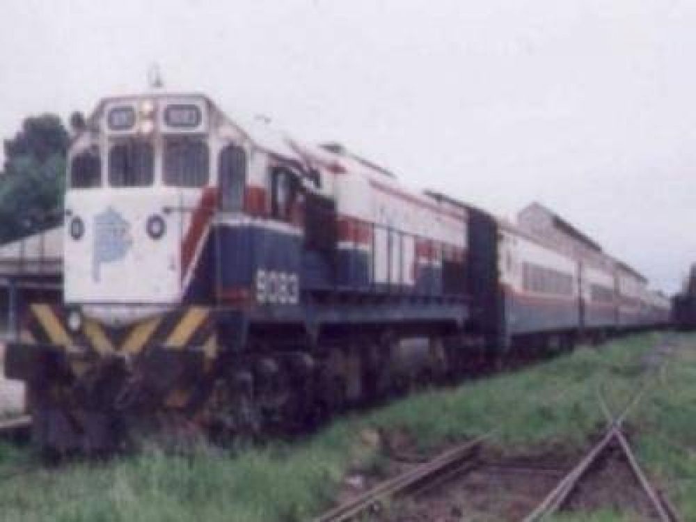 NO VOY EN TREN: 7 HORAS VARADOS EN CONSTITUCI�N