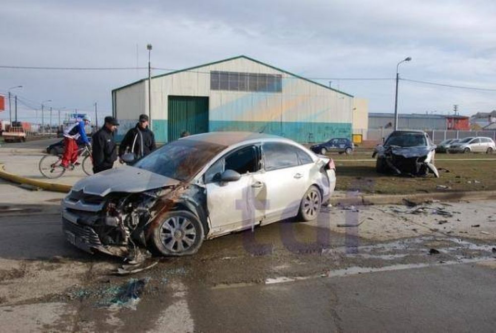 Violento accidente dej� heridos a los cuatro protagonistas