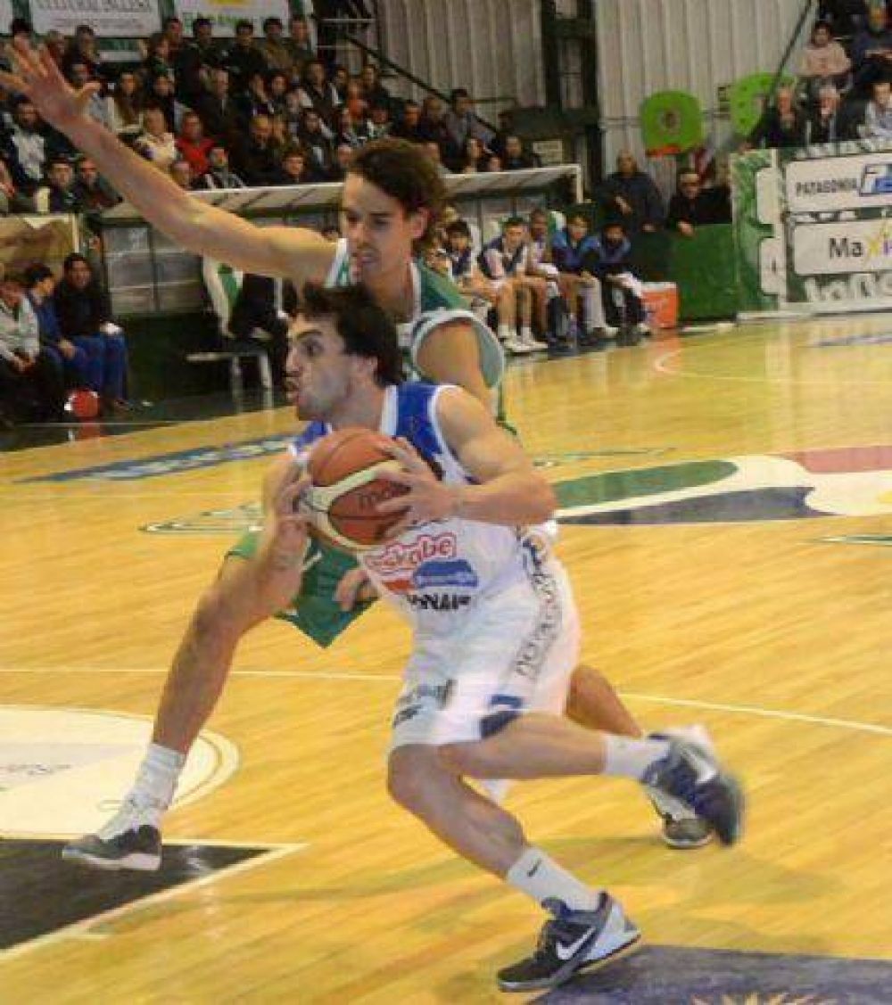 Pe�arol sali� de perderdor y, en Comodoro Rivadavia, volvi� a sonre�r